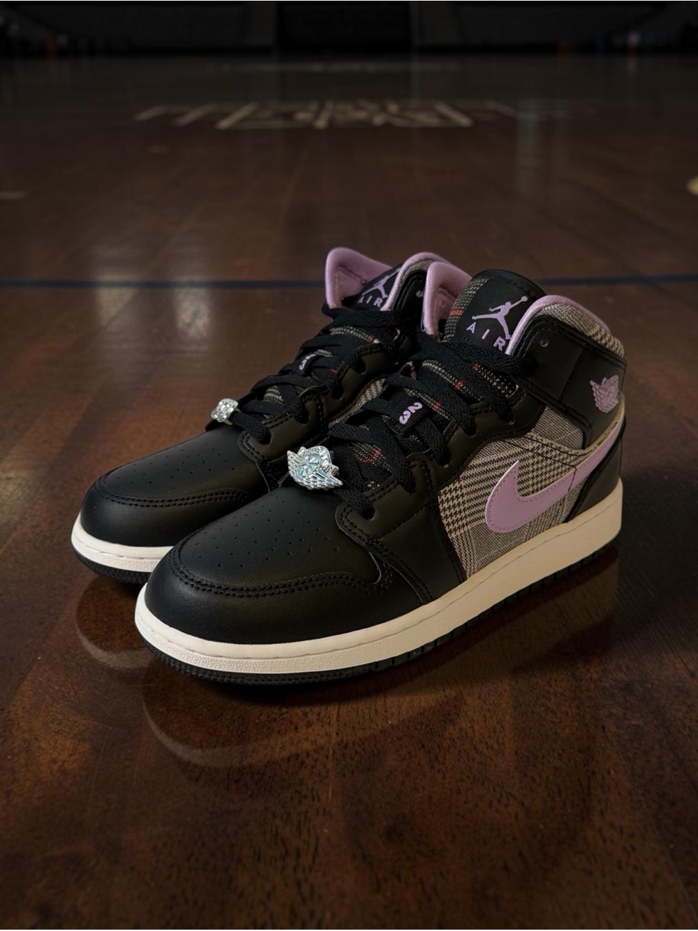 Jordan 1 mid SE Houndstooth size 6.5Y